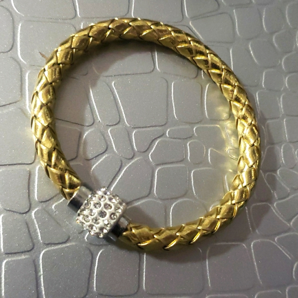 Bracelet - Picture 1 of 6